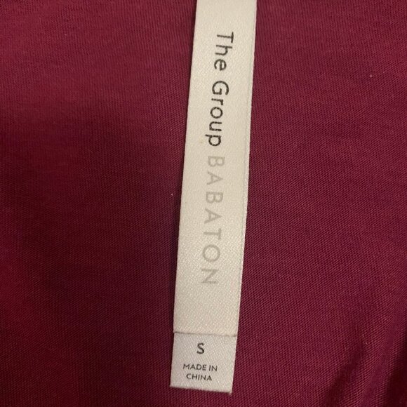 🍷 Babaton Burgundy V-Neck Tee (The Group by Babaton, Size S) - Picture 5 of 6